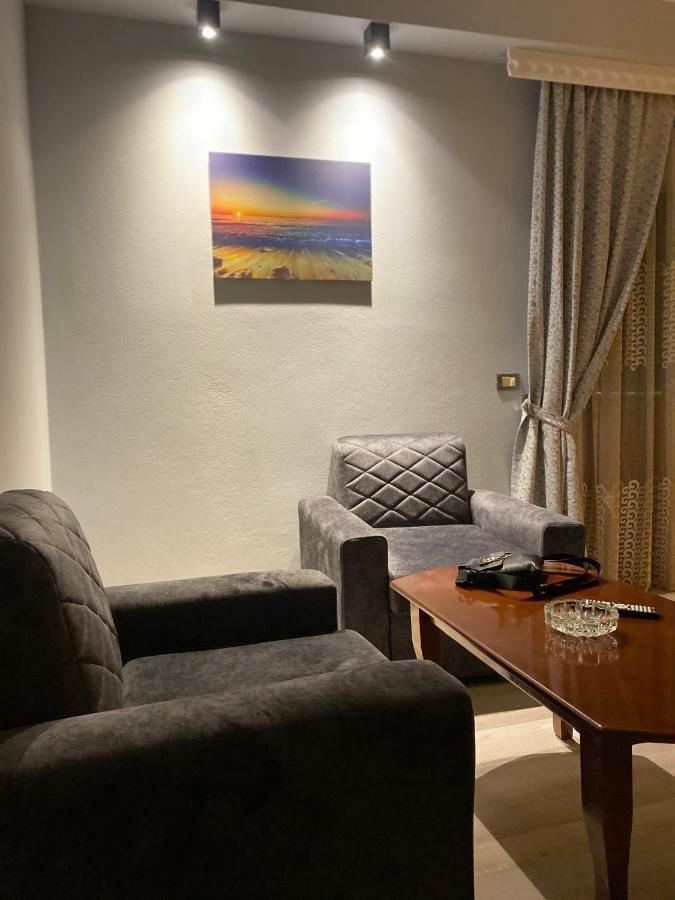 Hotel Jurgen Lezhë 外观 照片