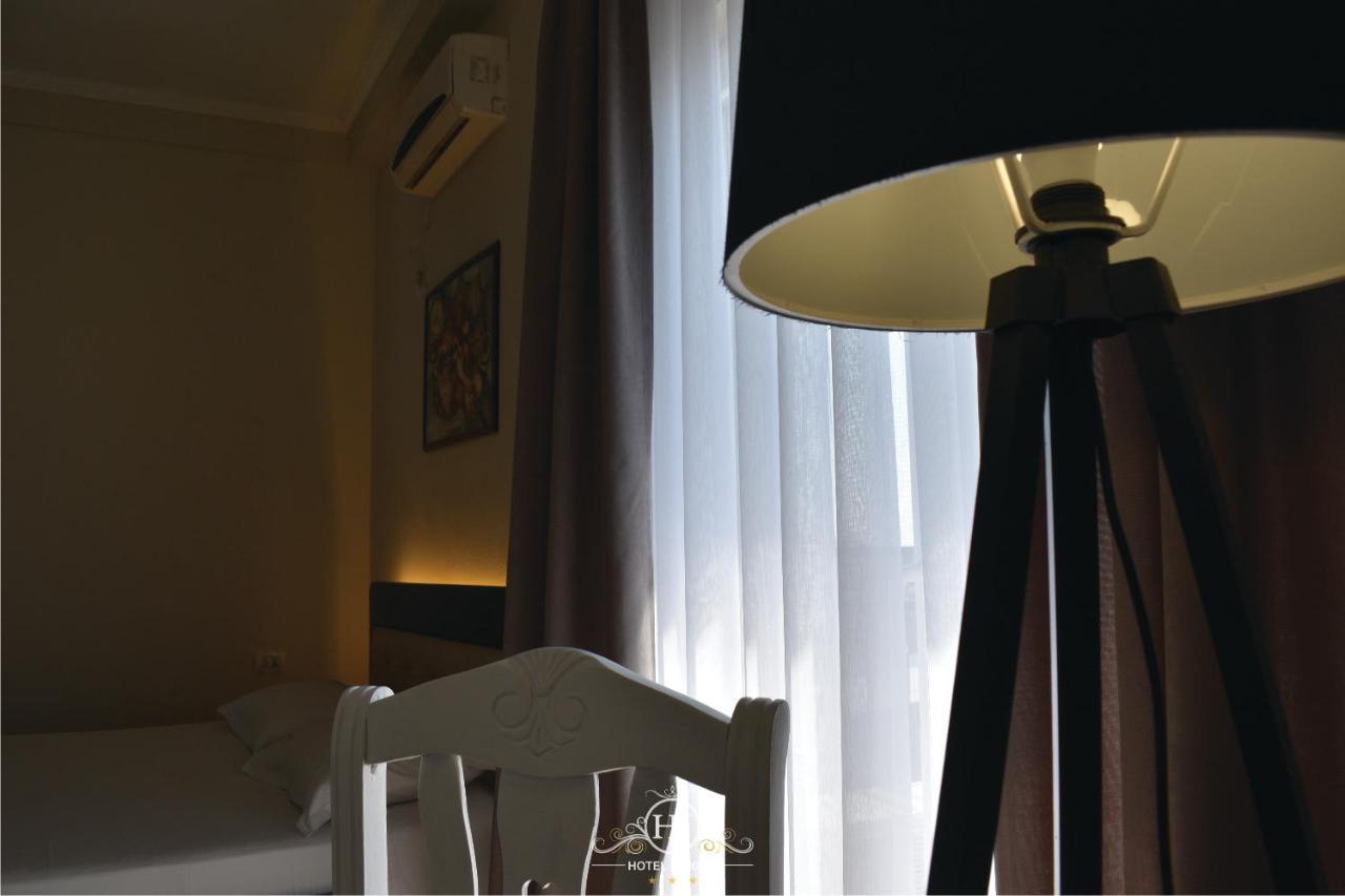 Hotel Jurgen Lezhë 外观 照片