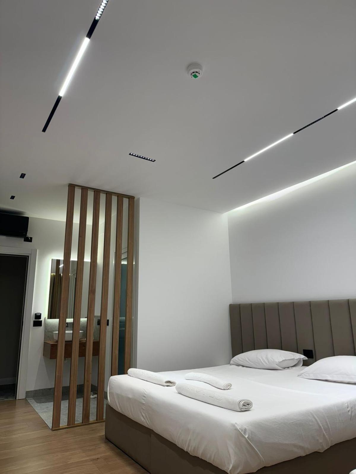 Hotel Jurgen Lezhë 外观 照片