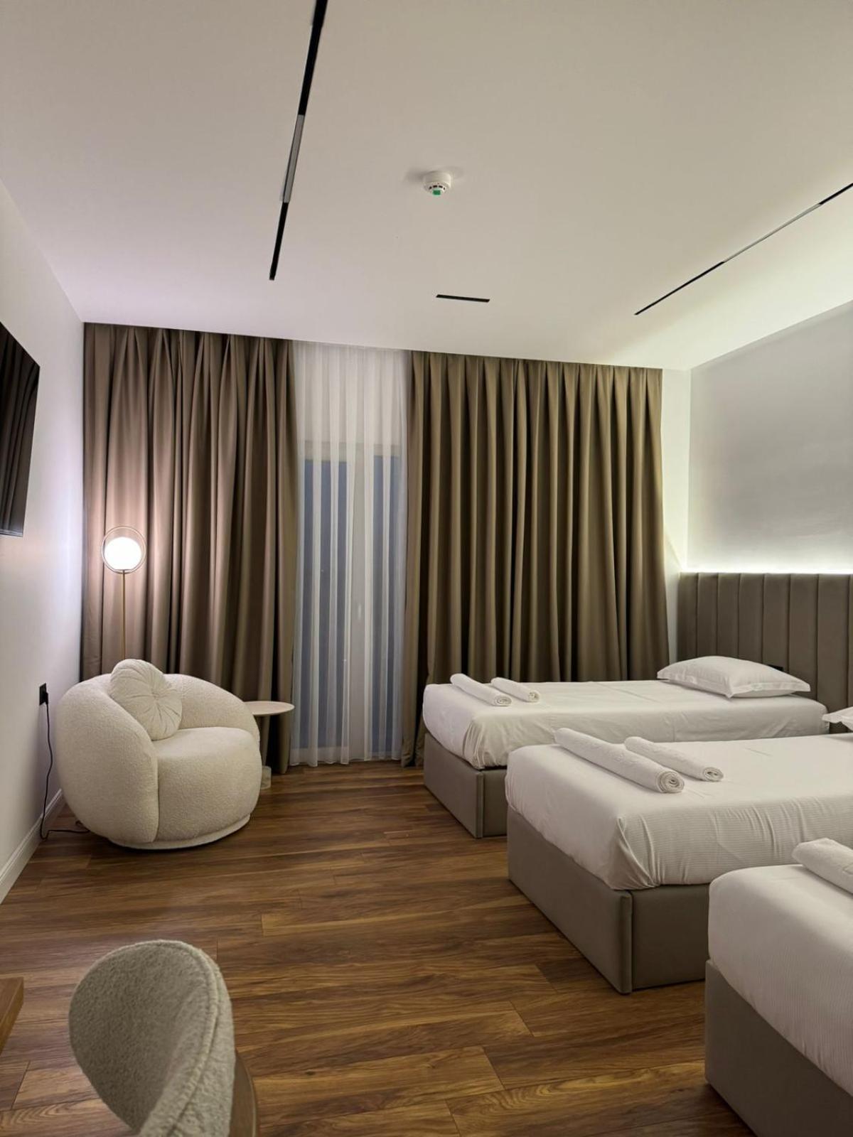 Hotel Jurgen Lezhë 外观 照片