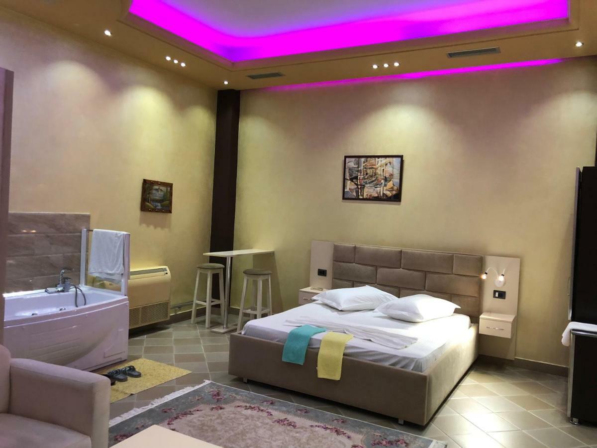 Hotel Jurgen Lezhë 外观 照片